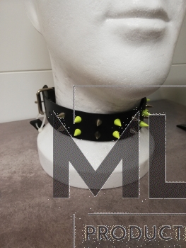 Halsband mit Neon-Spikes