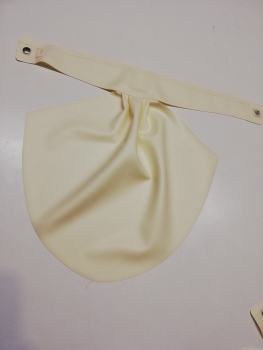 Latex Plastron - Brustlatz