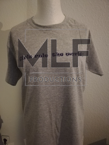 girls rule the world, text, t-shirt