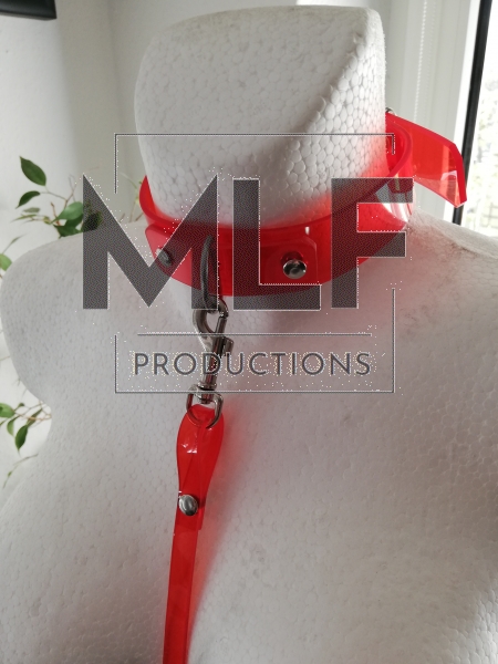 pvc halsband mit d-ring und leine mit karabinerhaken in rot bdsm goth dark fashion