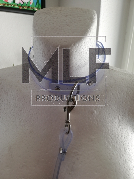 pvc halsband mit d-ring und leine mit karabinerhaken in transparent bdsm goth dark fashion